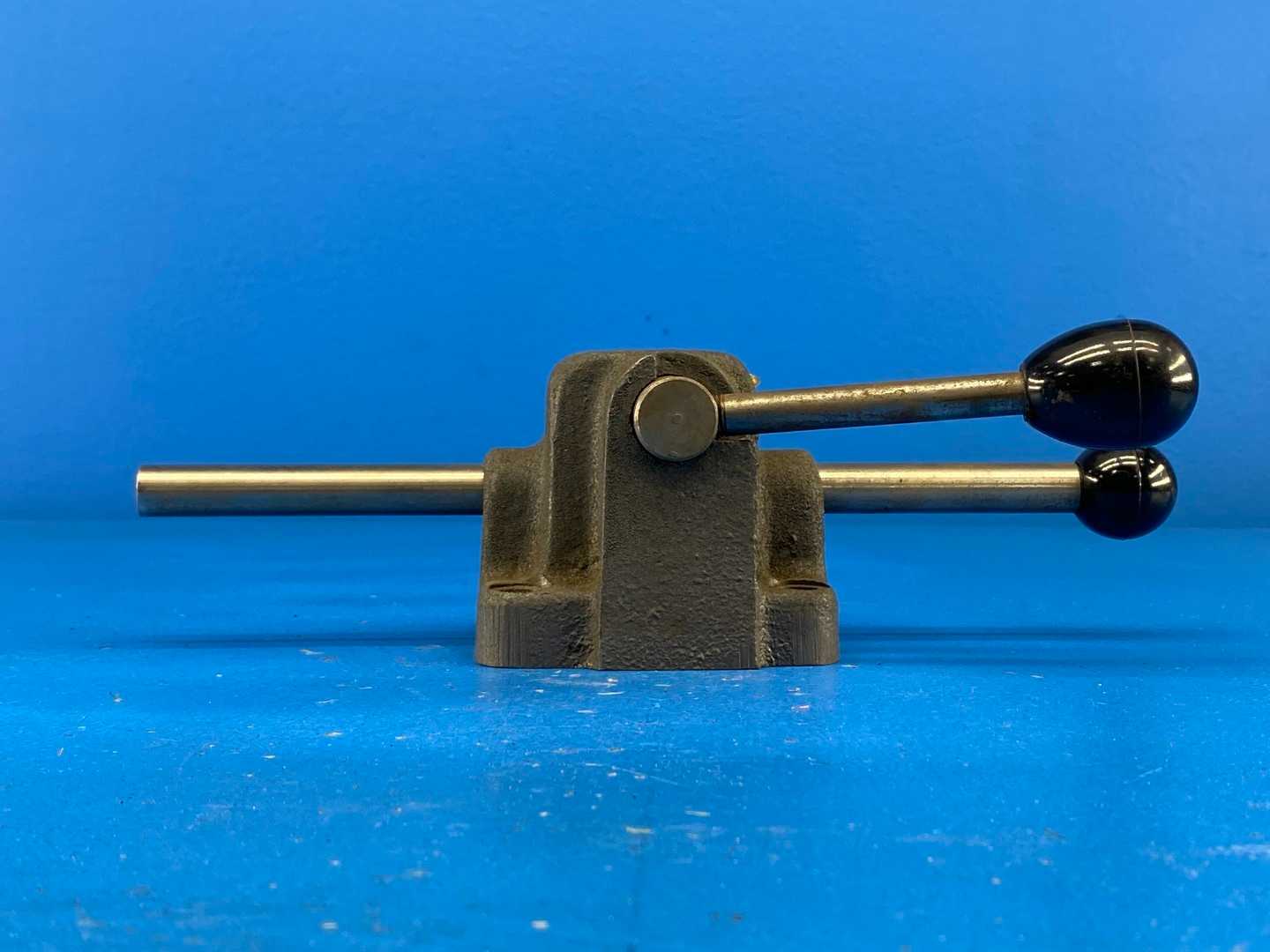 Heinrich 2-FL Grip-Master Fixture Lock
