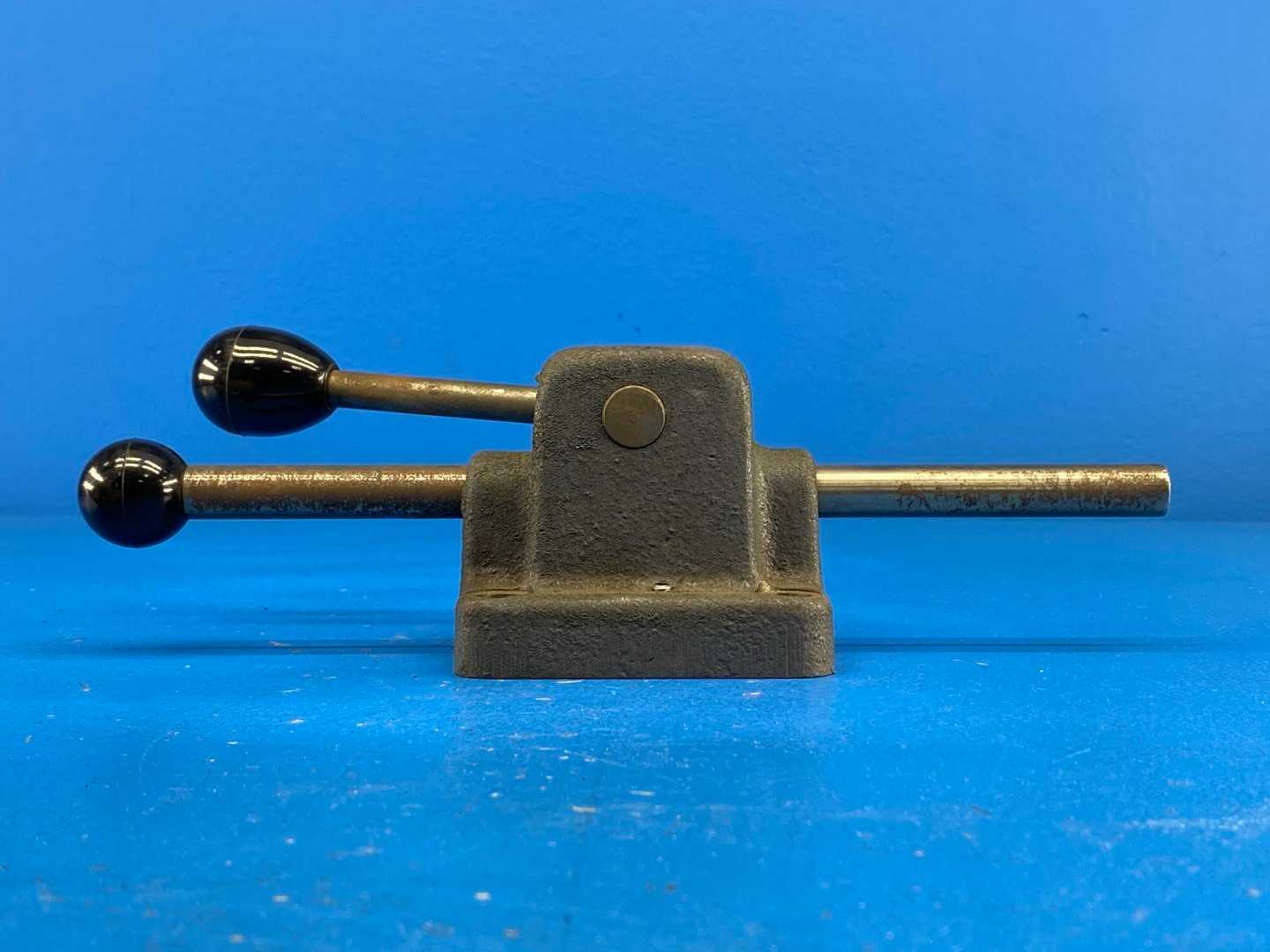 Heinrich 2-FL Grip-Master Fixture Lock