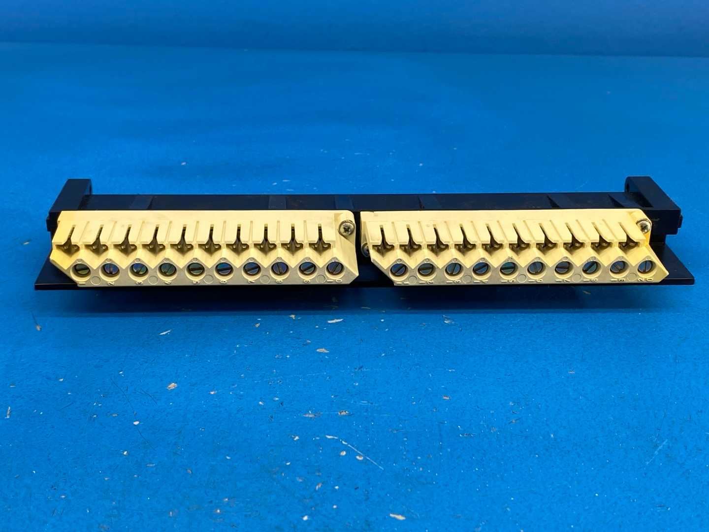 Schneider Electric MA-8202-001, 10A, 300V Terminal Block