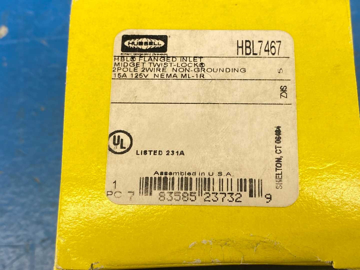Hubbell HBL7467 HBL Flanged Inlet Midget Twist Lock 2 Pole 2 Wire Non-Ground 15A 125V NEMA ML-1R
