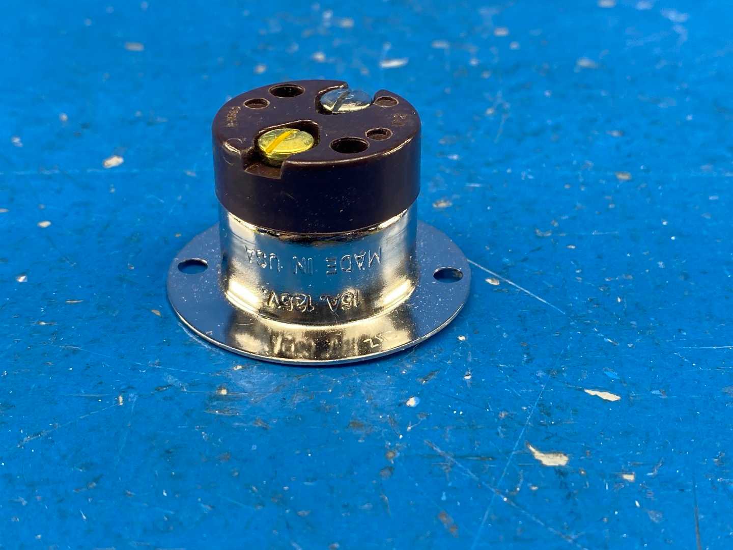 Hubbell HBL7467 HBL Flanged Inlet Midget Twist Lock 2 Pole 2 Wire Non-Ground 15A 125V NEMA ML-1R
