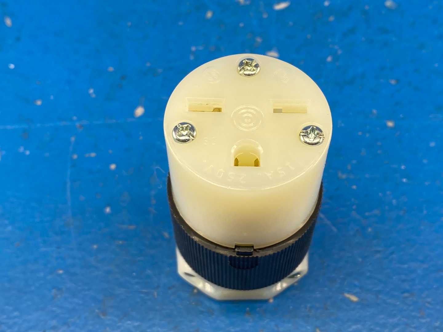 Hubbell HBL5669C Insulgrip Female Connector Body 15A 250V 2P-3W Grounding 6-15R