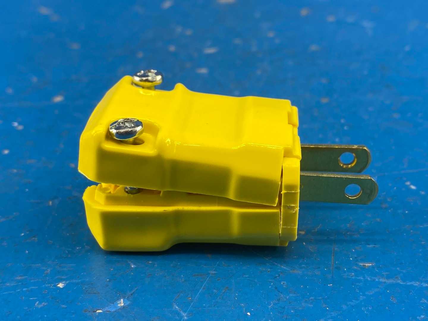 Hubbell HBL5865VY Valise Non-Grounding Straight Male Plug 15A 125V Yellow 2 Pole 2 Wire 