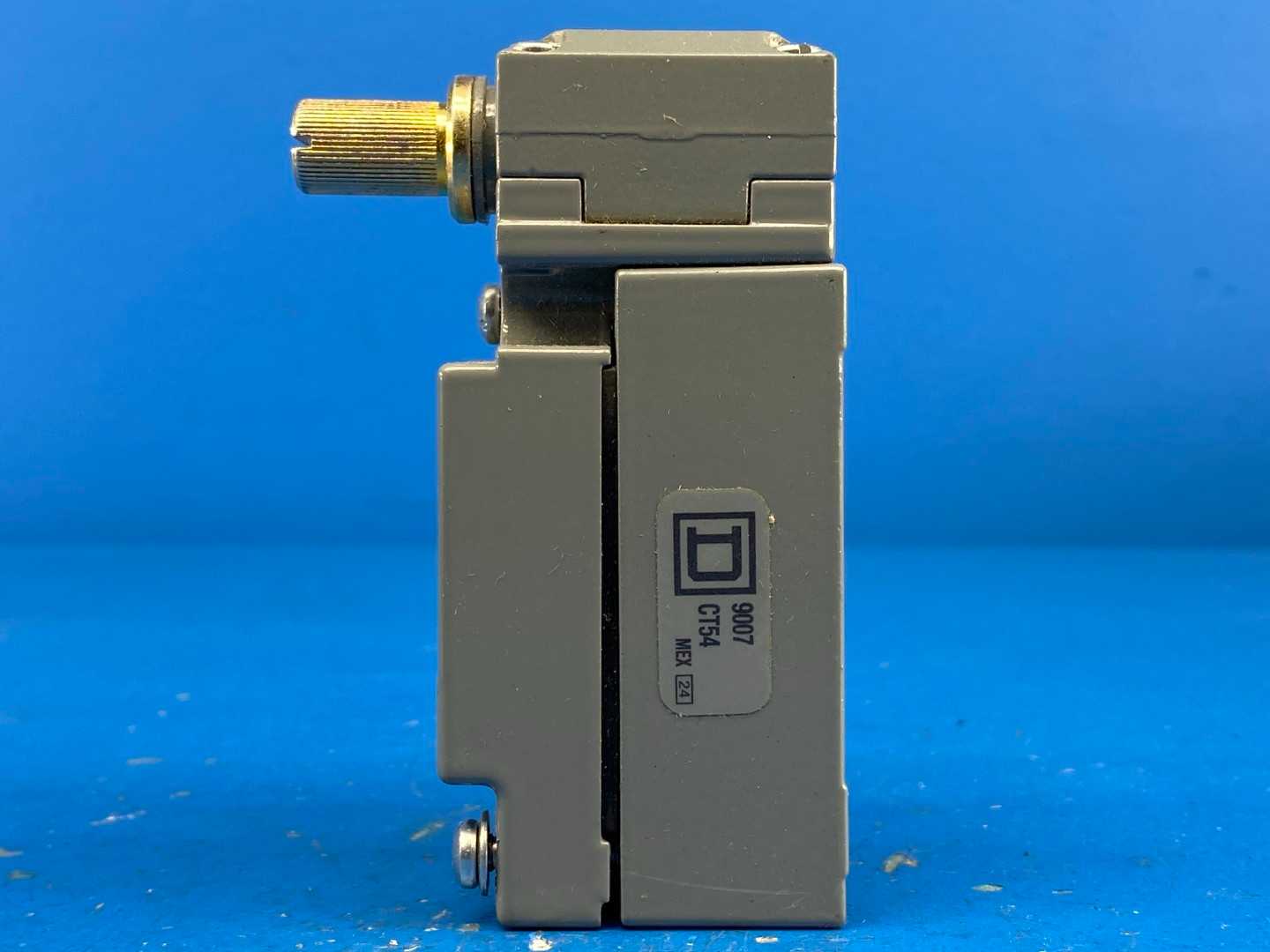 Square D 9007C54B2Y1561, Limit Switch 600 VAC 10 A Contact Rating Heavy Duty Industrial Series A