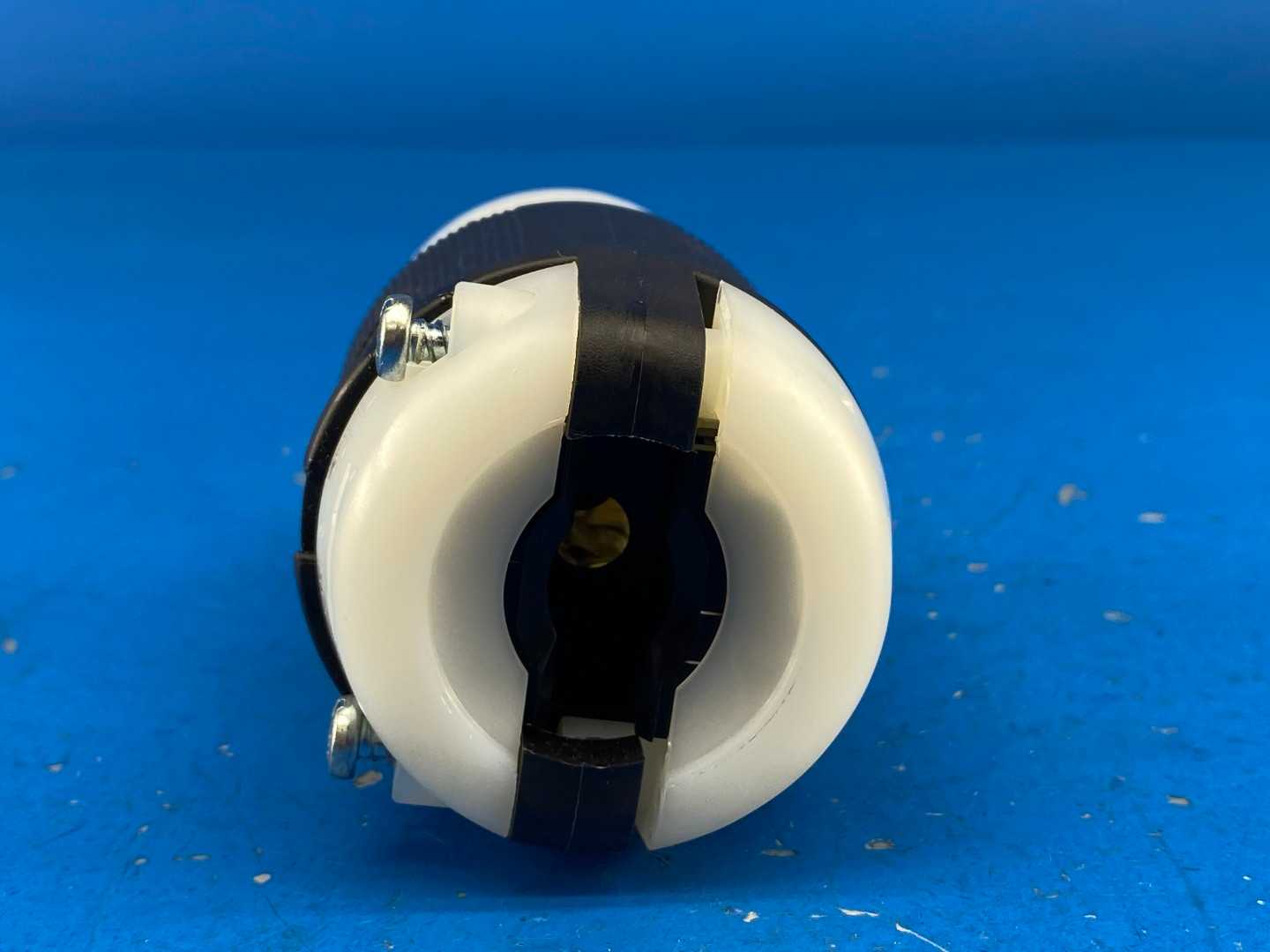 Hubbell HBL2433 Insulgrip Twist -Lock Connector Body 20A 3 Phase, 480V AC 3 Pole 4 Wire Ground NEMA 16-20R