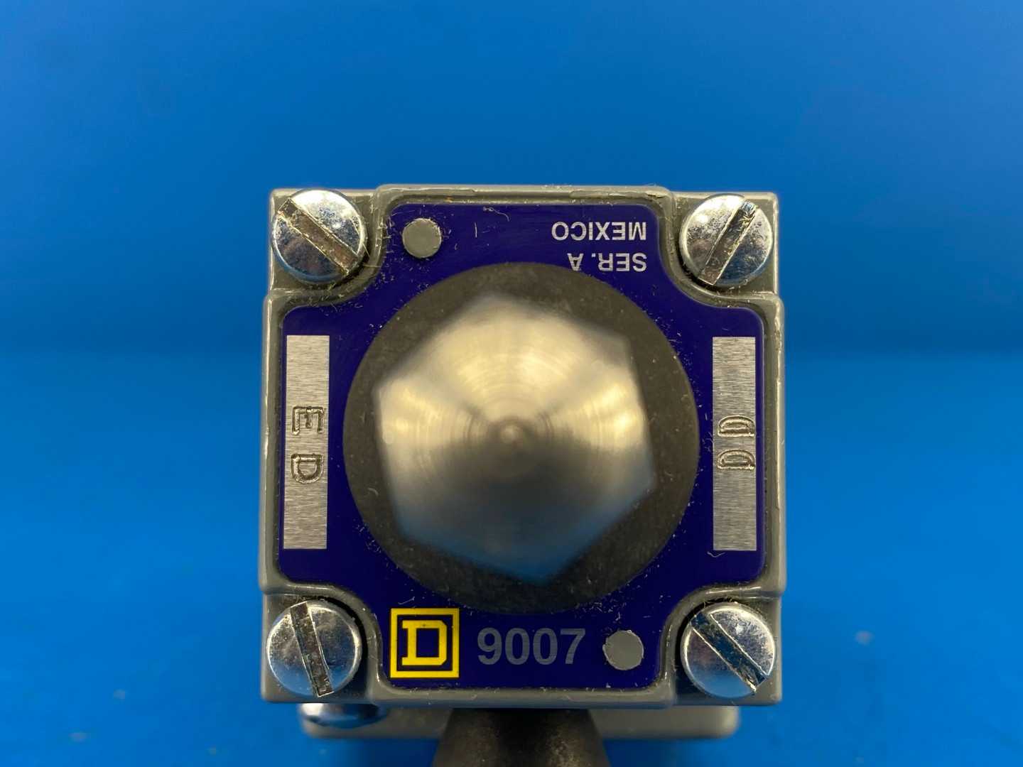 Square D 9007C52ED Limit Switch, Roller Plunger Heavy-Duty
