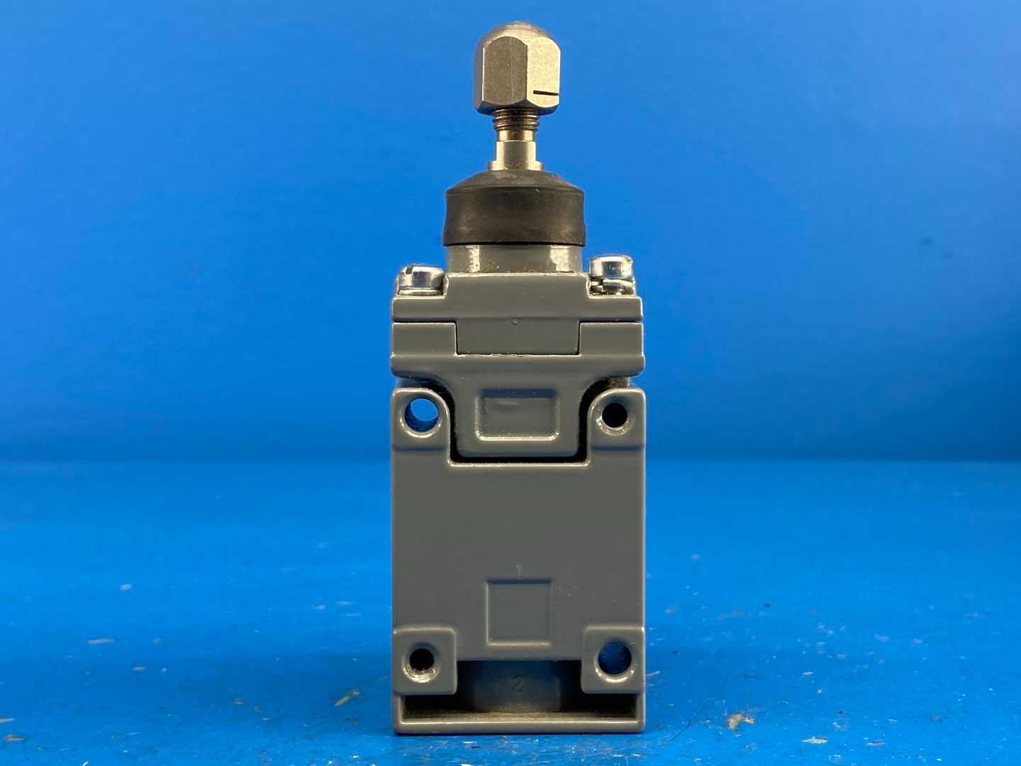 Square D 9007C52ED Limit Switch, Roller Plunger Heavy-Duty