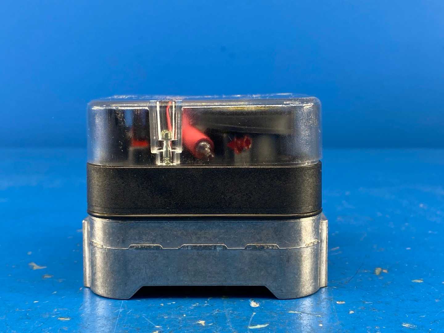 Karl Dungs GAO-A4-4-8 Gas Pressure Switch Automatic Reset 10A 120V 40"-200" in W.C. Range 14 PSI Max Nema 4