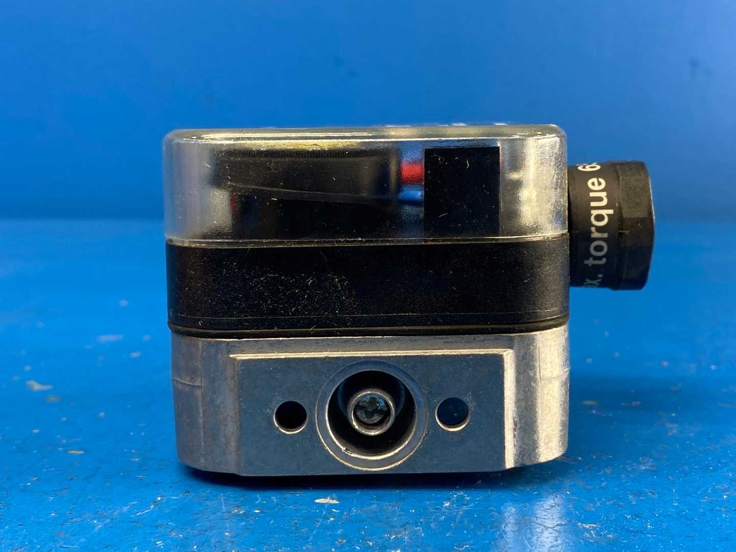 Karl Dungs GAO-A4-4-8 Gas Pressure Switch Automatic Reset 10A 120V 40"-200" in W.C. Range 14 PSI Max Nema 4