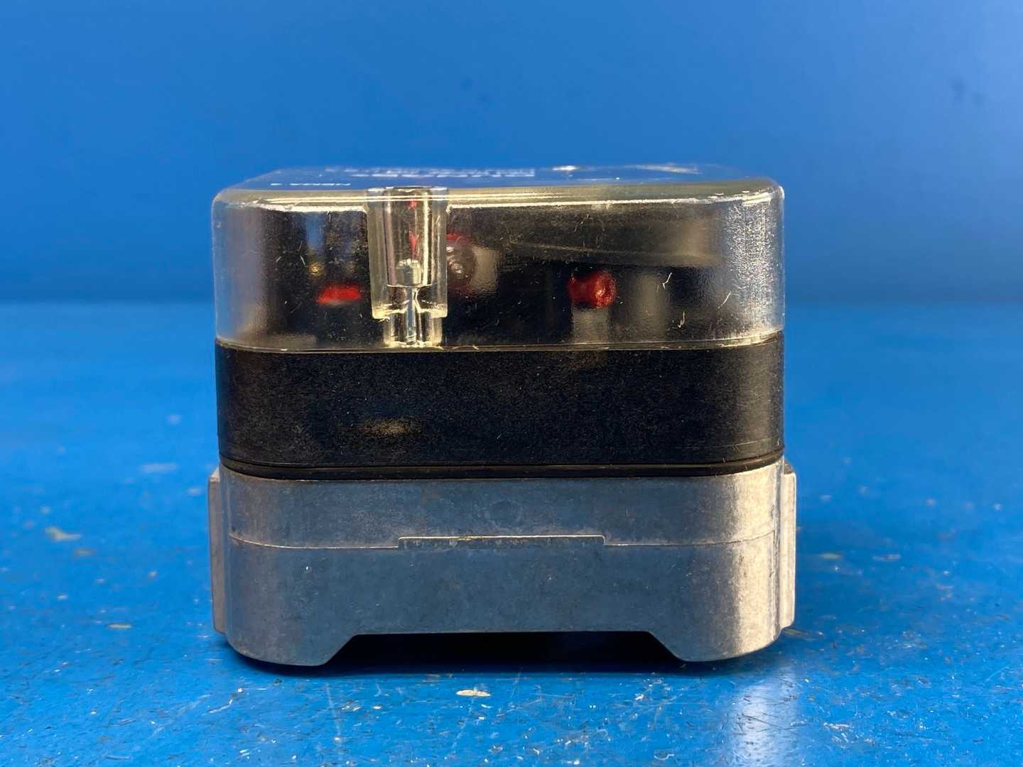 Karl Dungs GAO-A4-4-8 Gas Pressure Switch Automatic Reset 10A 120V 40"-200" in W.C. Range 14 PSI Max Nema 4