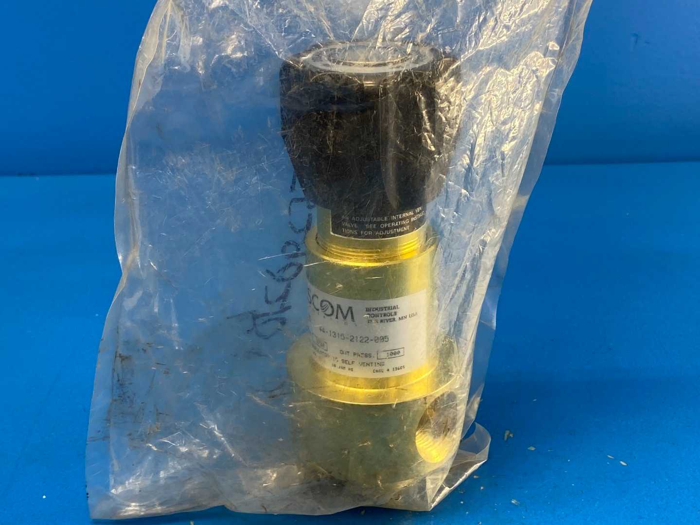 TESCOM 44-1315-2122-005, Self Venting Pressure Regulator Valve 3750PSI Inlet Pressure 1000 PSI Outlet Pressure,