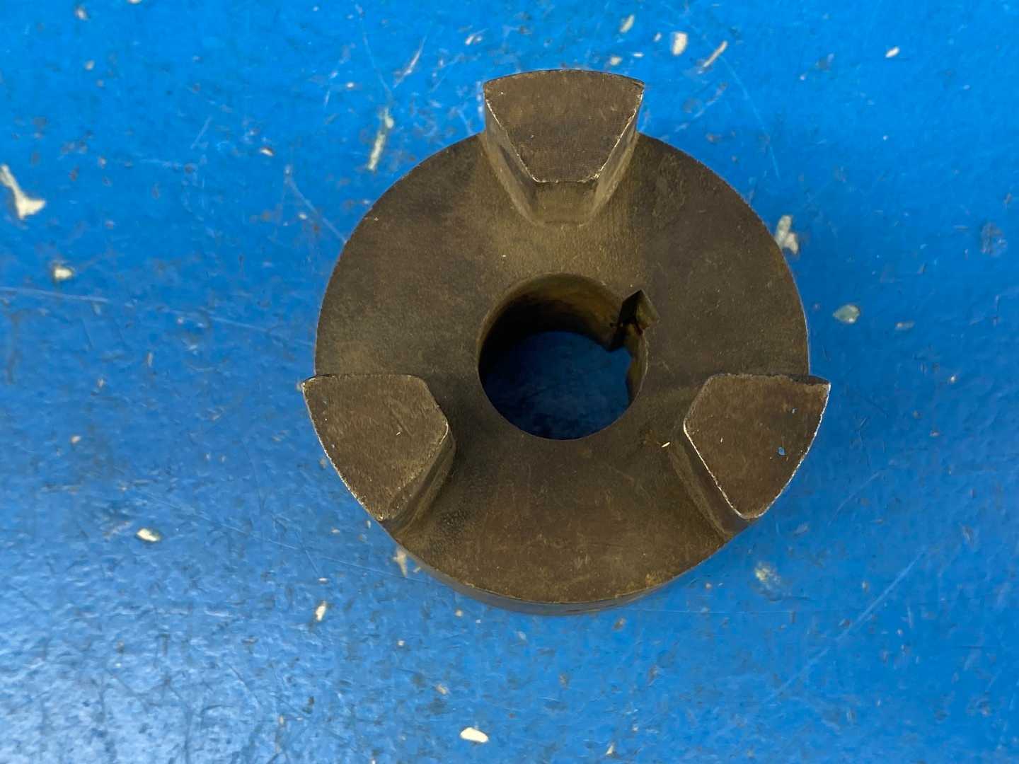 AML 100 Jaw Coupling Hub 7/8 in Bore Finished w/ Keyway & SS, Iron Material