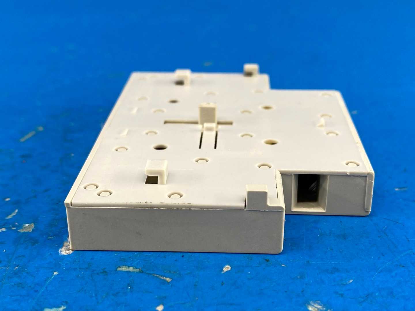 Allen-Bradley 100-SA01 Auxiliary Contact Block 1NC Side-Mount 10A 600V AC Max IEC/EN 60947-5-1 Series B 