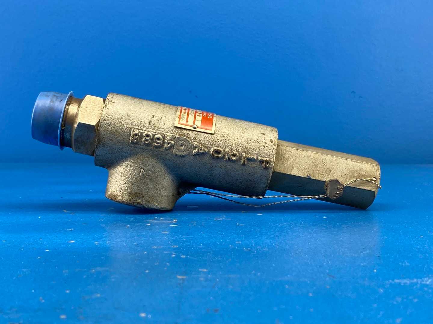 Hydro-Seal 4DV00 1" Safety Relief Valve, Seat 1/4" 32GPM CAP, 11.000 Set Pressure, Temp AMB
