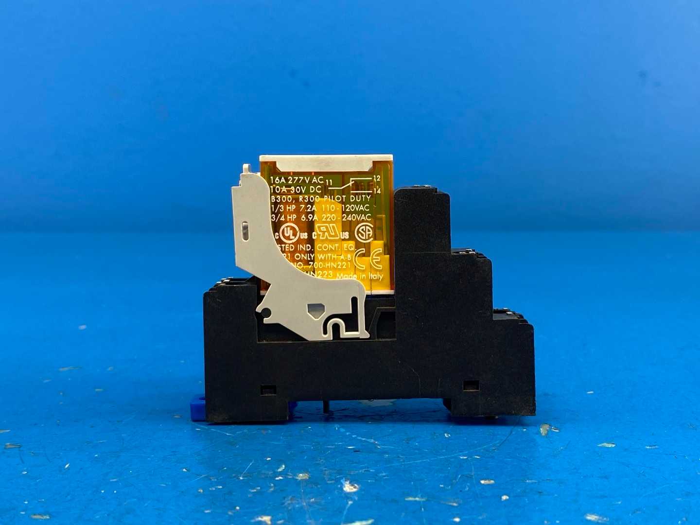 Allen-Bradley 700-HK36A1-4 Relay 16A 120VAC with Idec SJ1S-07LW Relay Socket 250V 12A