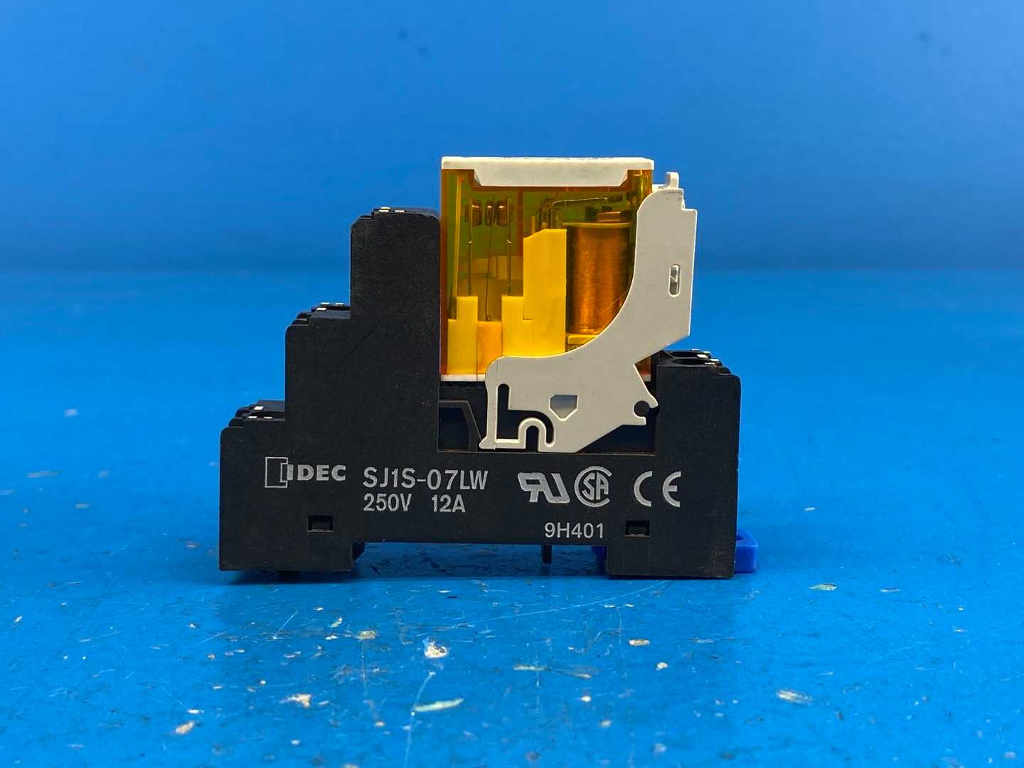 Allen-Bradley 700-HK36A1-4 Relay 16A 120VAC with Idec SJ1S-07LW Relay Socket 250V 12A