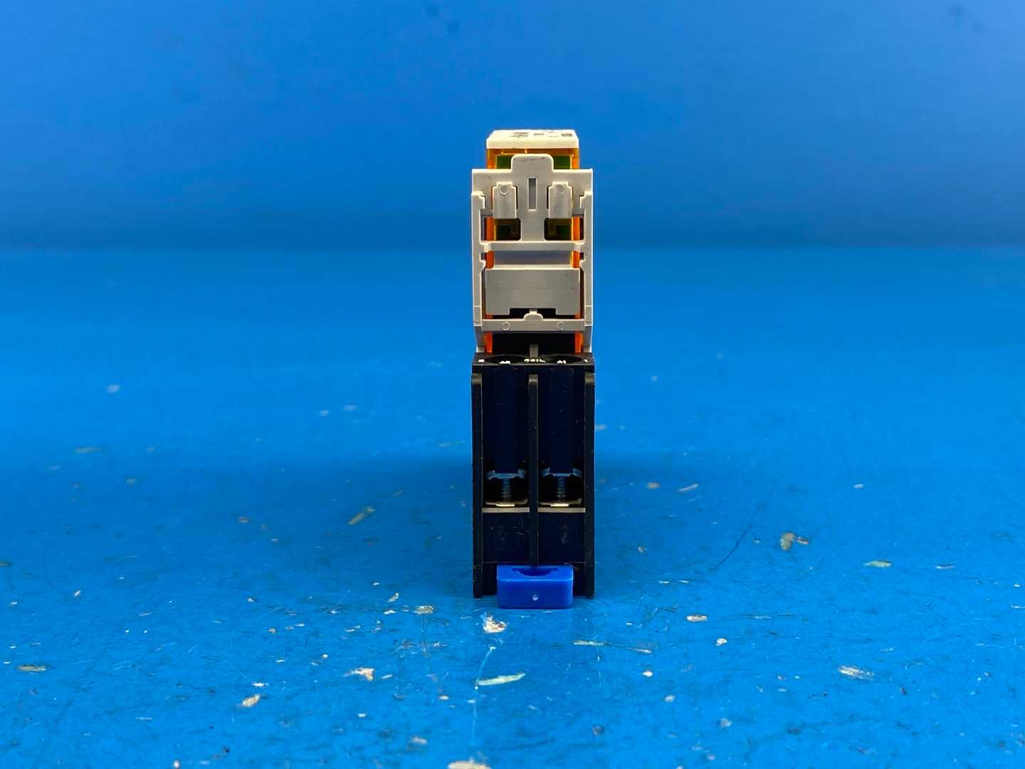 Allen-Bradley 700-HK36A1-4 Relay 16A 120VAC with Idec SJ1S-07LW Relay Socket 250V 12A