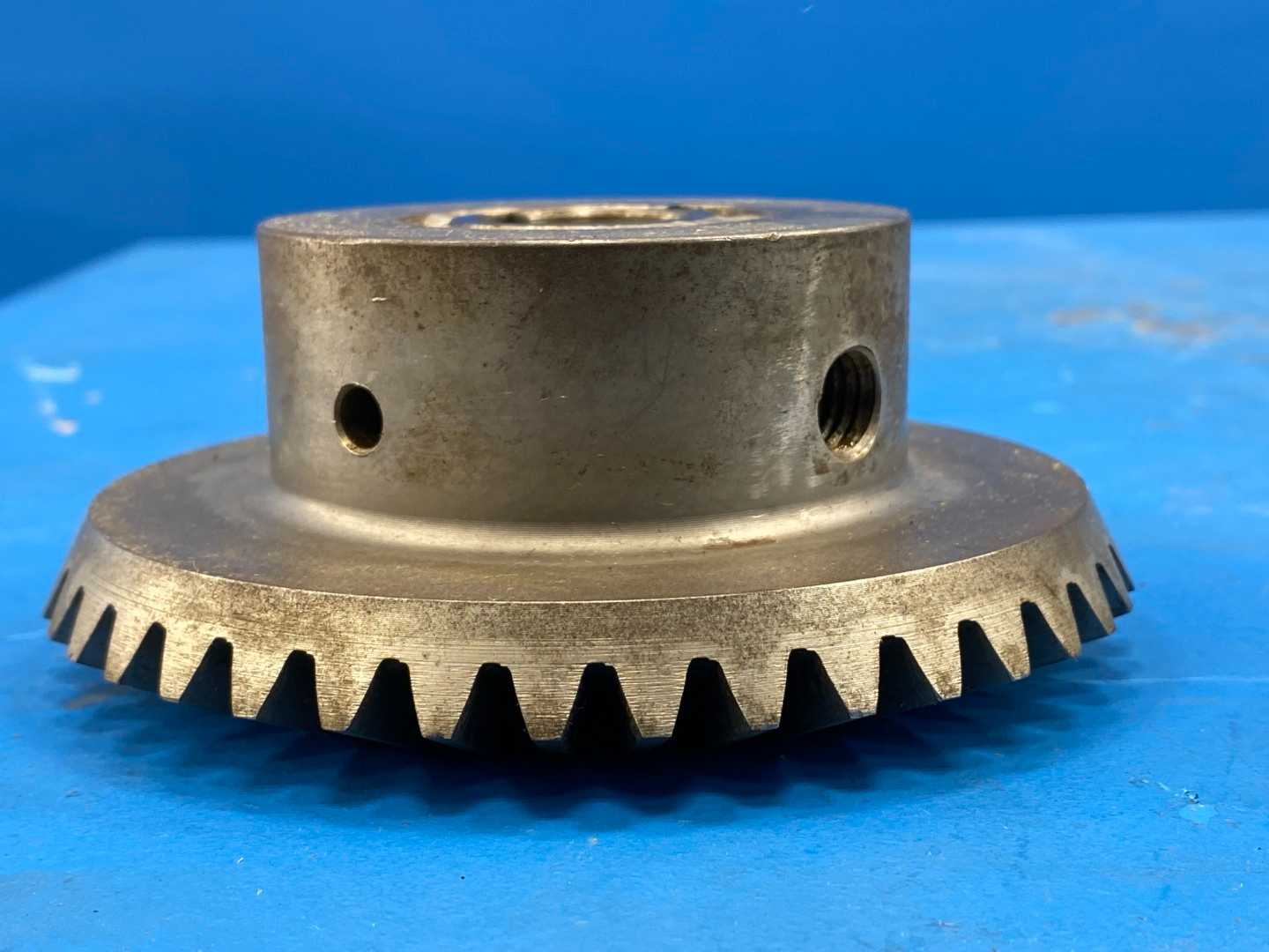 Boston Gear HL156Y-G Bevel Gear, 8 DP, 20 PA, 2:1 R, 40 Teeth, Steel