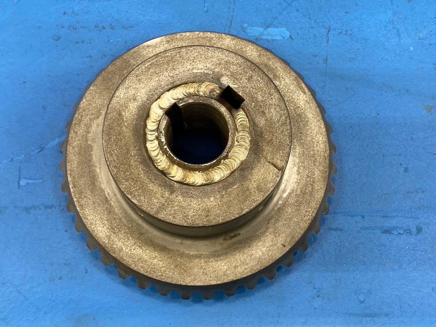 Boston Gear HL156Y-G Bevel Gear, 8 DP, 20 PA, 2:1 R, 40 Teeth, Steel