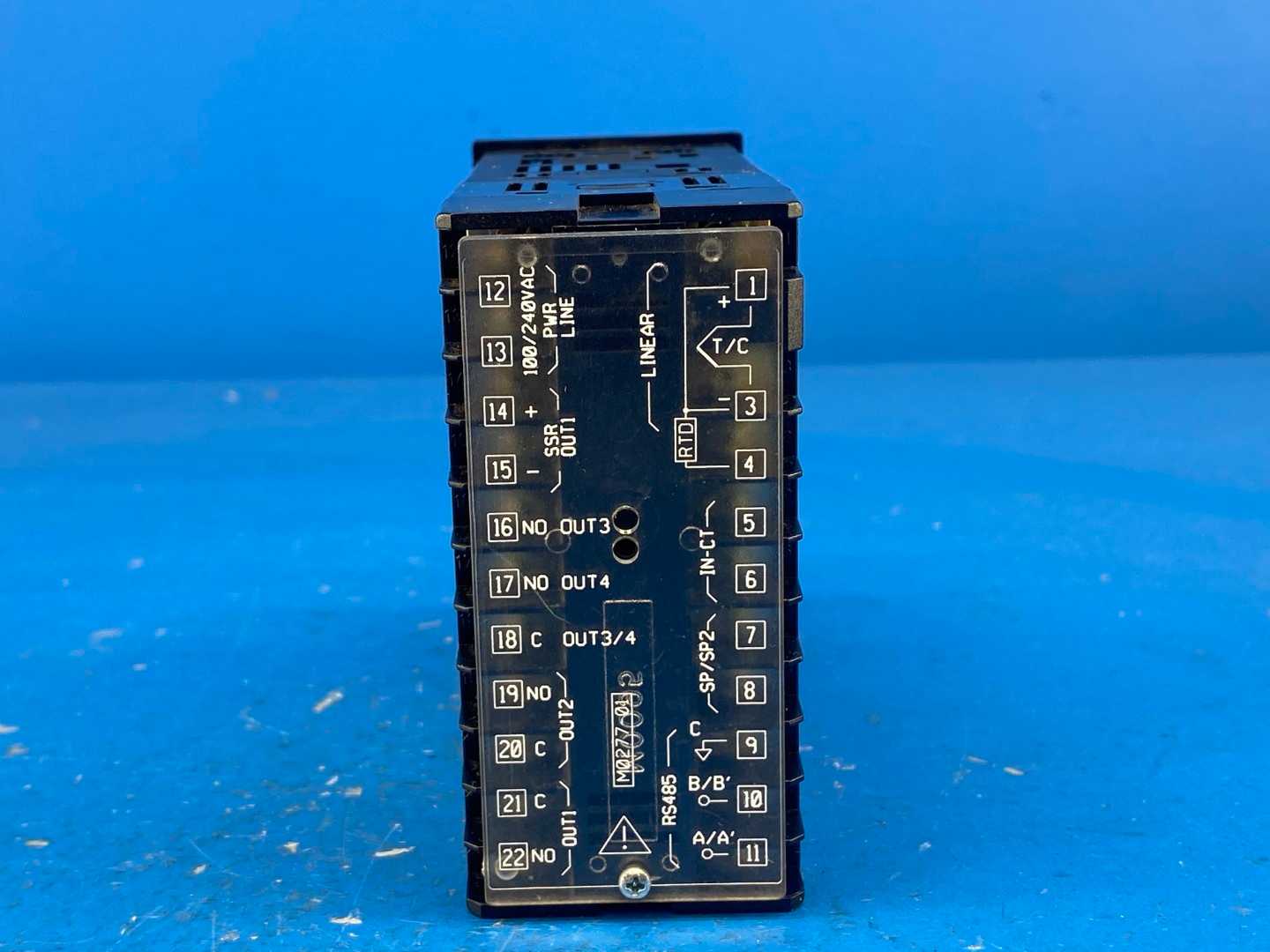 Barber Colman ATFS9311230BC (7EF931123000) 1/8 DIN Vertical Digital Temperature Process Controller