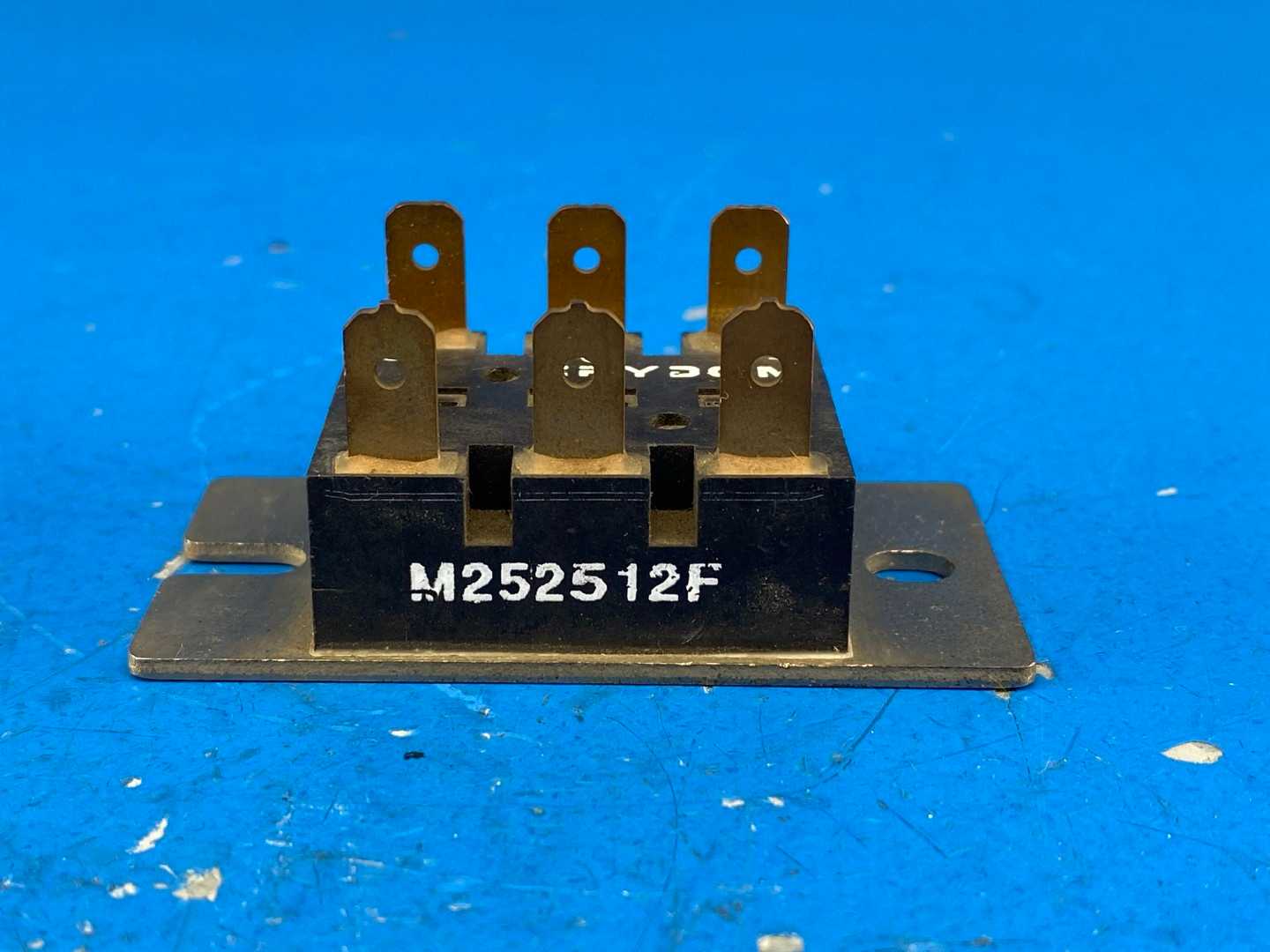 Crydon M252512F Discrete Semiconductor Modules SCR/DIODE MODULE 240VAC 25ADC 600VP