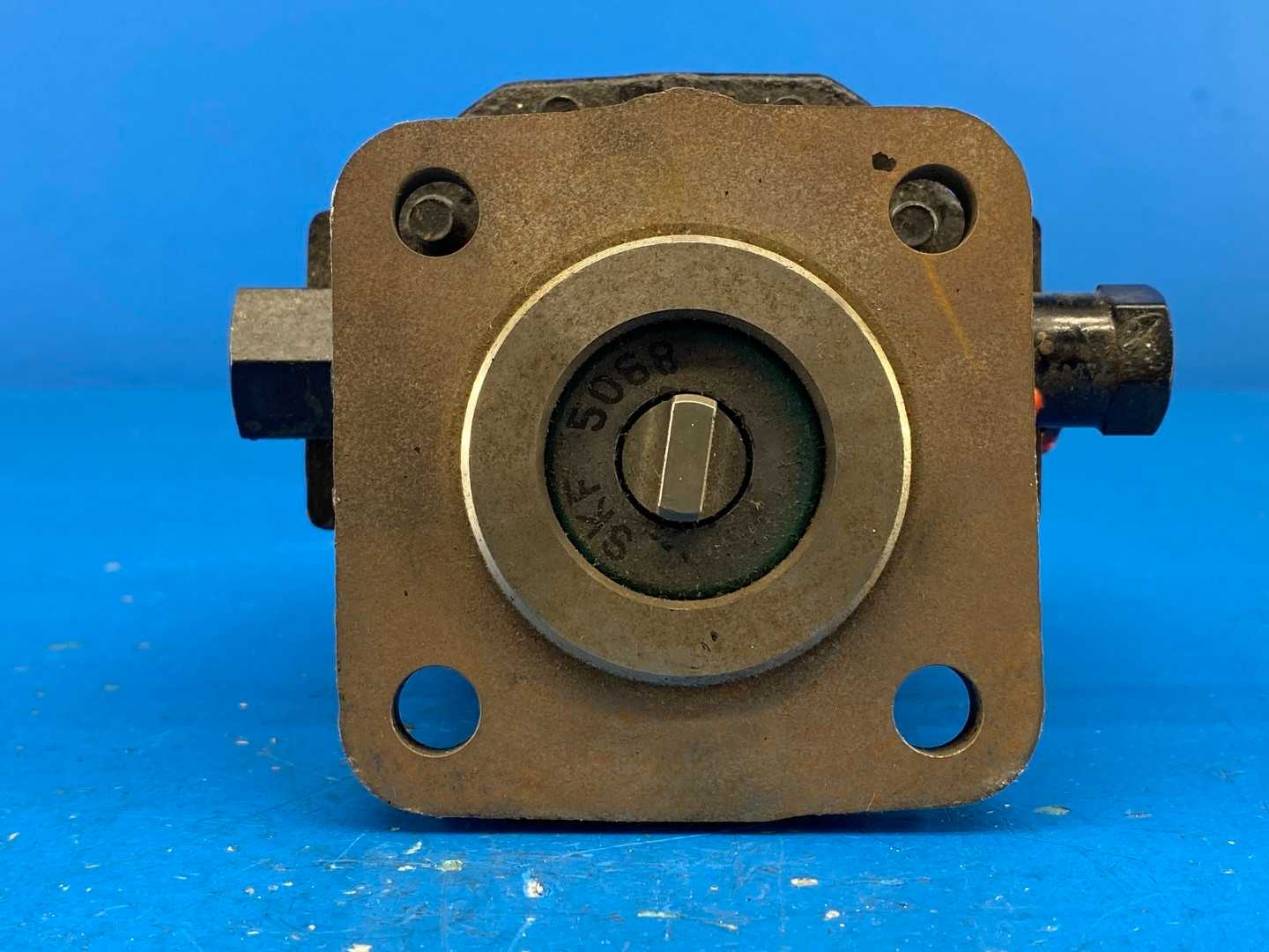 Concentric 046500 Hydraulic Gear Pump, w/ Kit # 2300852
