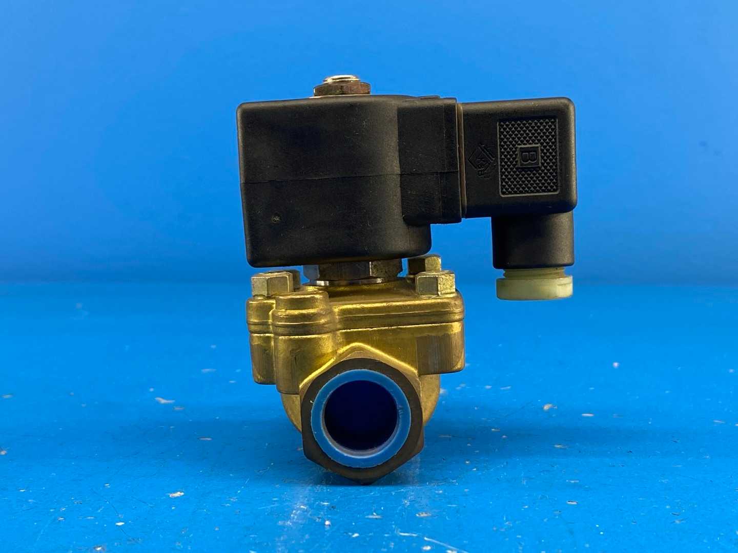 Honeywell 7221GBN4V00N00D1D1P3 Skinner Solenoid Safety Shutoff Valve, 120V/60Hz, 110V/50Hz, 1/2” Orifice