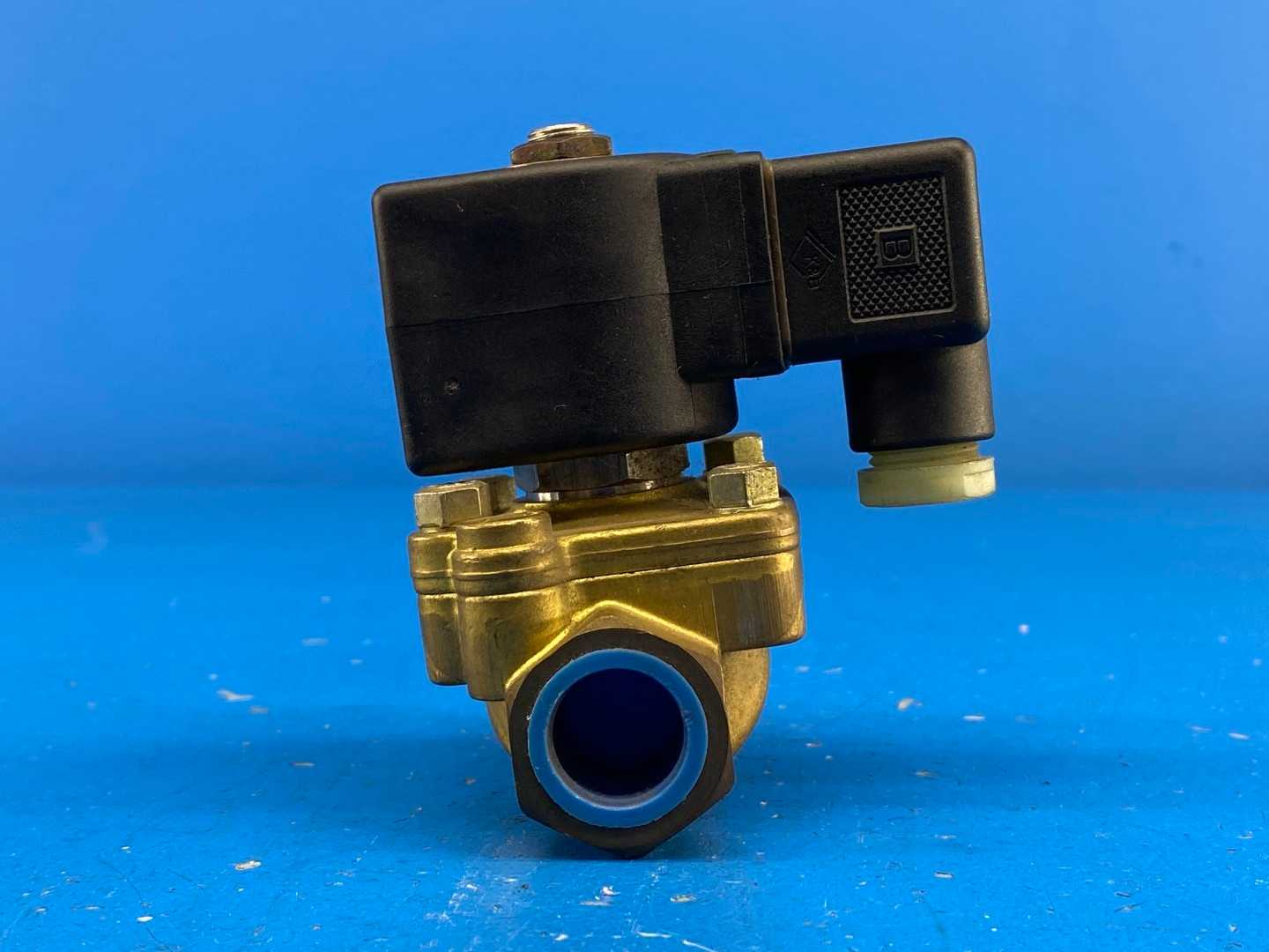 Honeywell 7221GBN4V00N00D1D1P3 Skinner Solenoid Safety Shutoff Valve, 120V/60Hz, 110V/50Hz, 1/2” Orifice