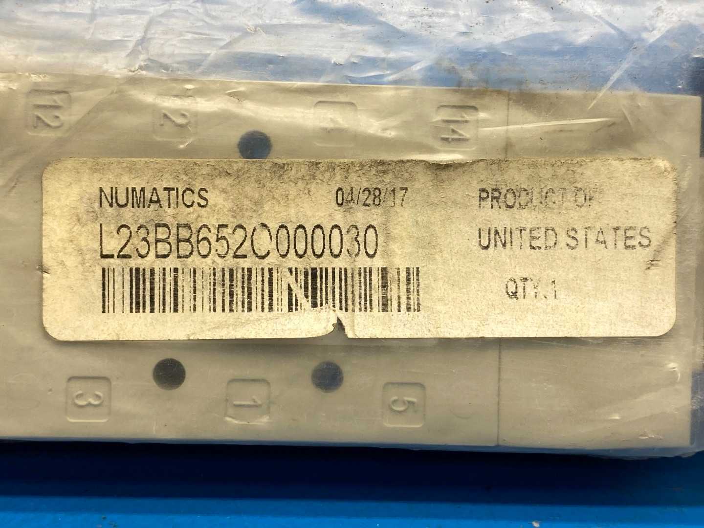 Numatics L23BB652O000030, Pneumatic Directional Control Solenoid Valve 3-pos 4-way, closed center, 3/8? NPT, 120VAC