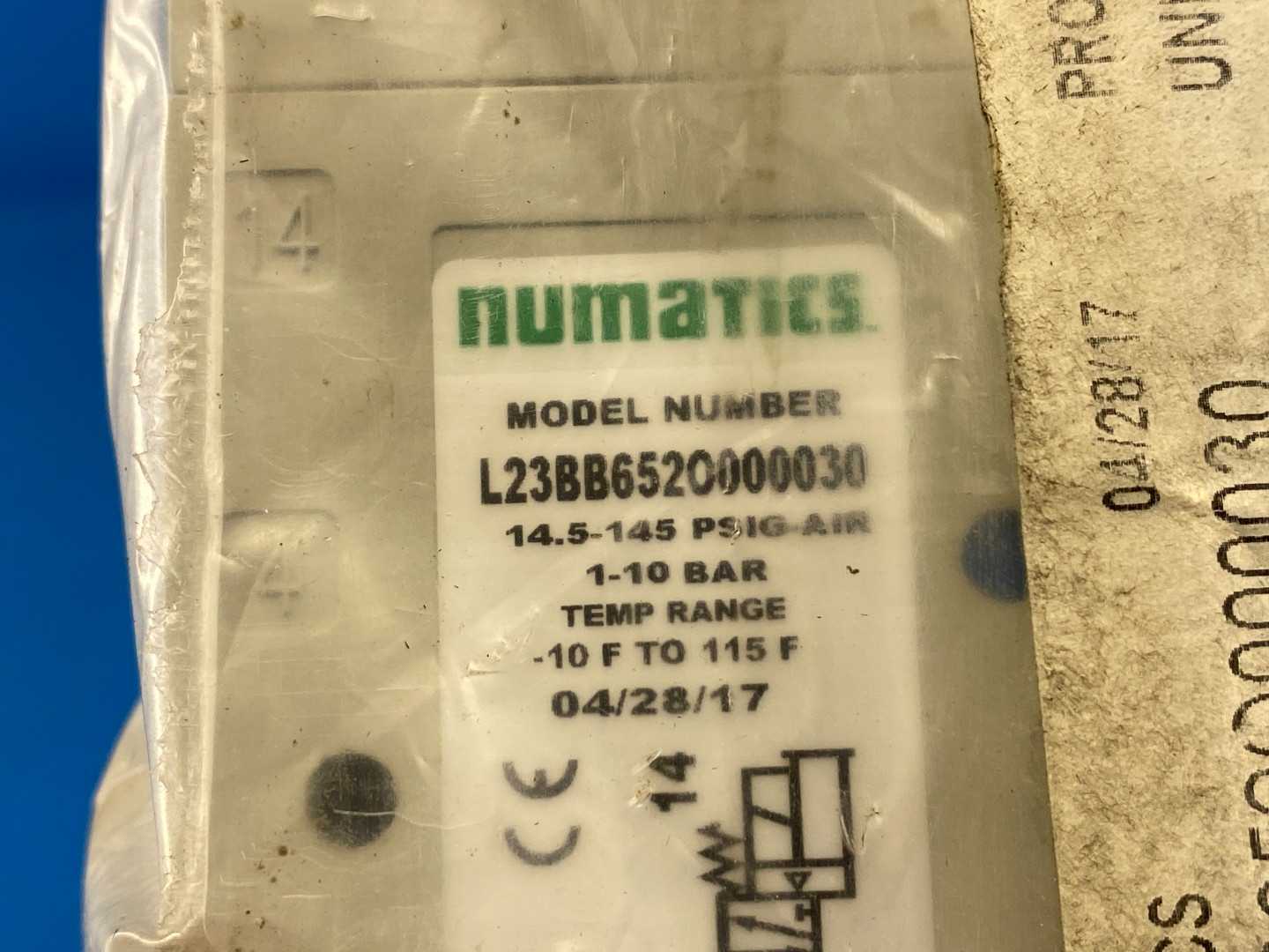 Numatics L23BB652O000030, Pneumatic Directional Control Solenoid Valve 3-pos 4-way, closed center, 3/8? NPT, 120VAC