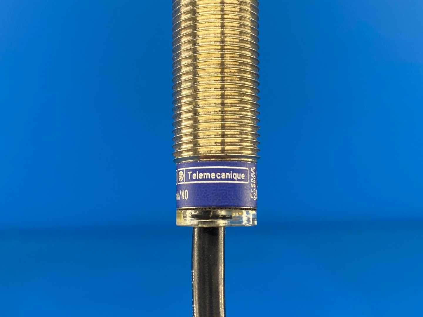 Telemecanique  XS2M12MA250 Inductive Proximity Sensor 24-240V