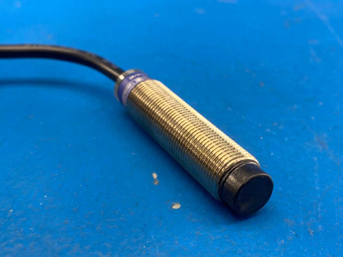 Telemecanique  XS2M12MA250 Inductive Proximity Sensor 24-240V