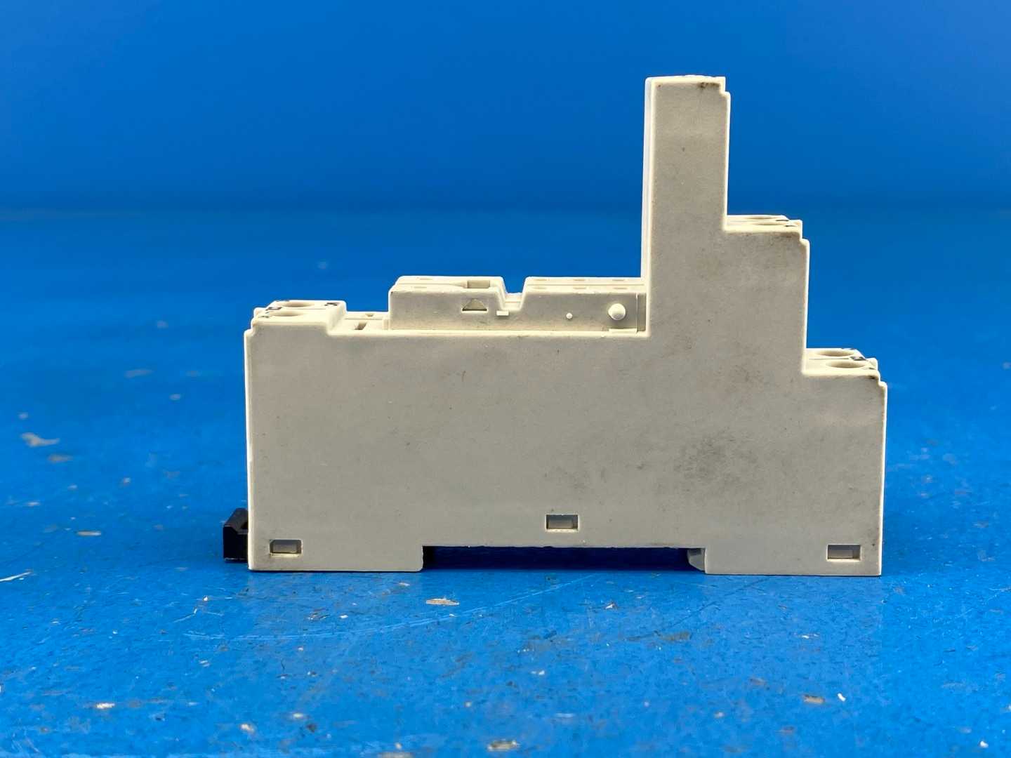 Allen-Bradley 700-HN123 Mini 8-Pin Screw Terminal Socket 10A, 250V AC Series A