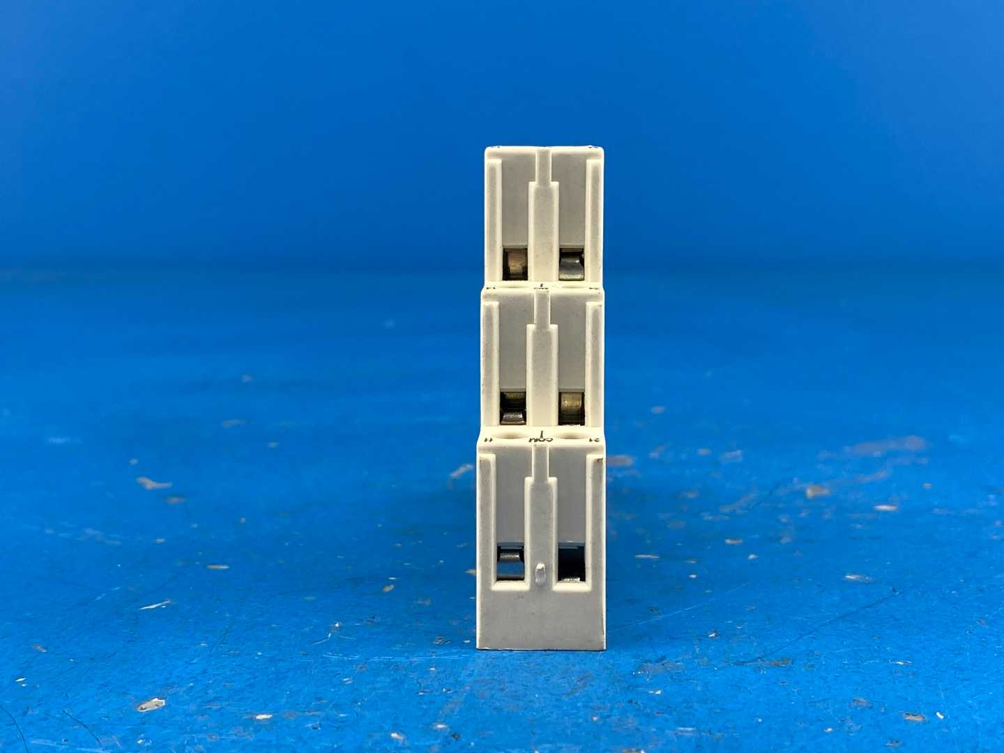 Allen-Bradley 700-HN123 Mini 8-Pin Screw Terminal Socket 10A, 250V AC Series A