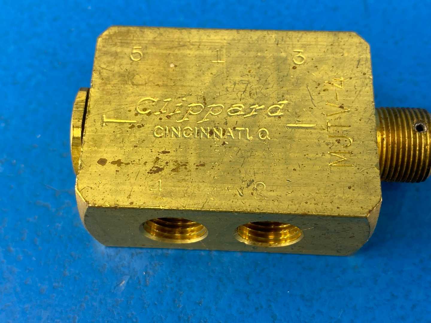 Clippard MJTV-4 Pneumatic Air Valve 4-Way 300psig Brass 1/8" NPT