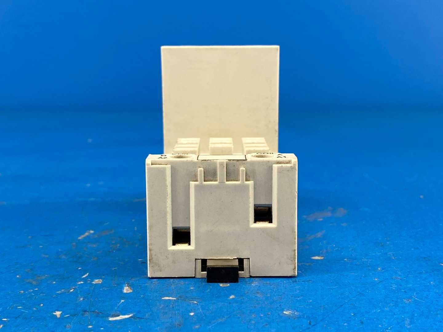 Allen-Bradley 700-HN153 11-Blade Screw Terminal Base Socket 15A 300V Series B