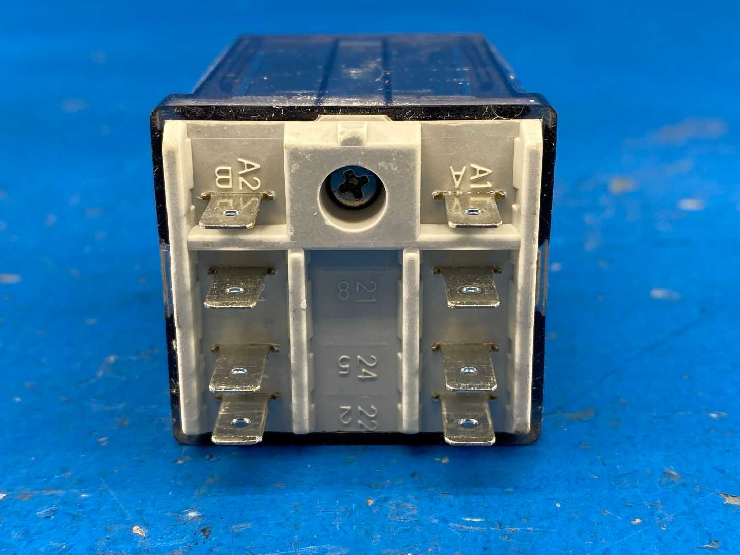 Allen-Bradley 700-HB32Z24 Square Base Relay 15A 24V DC Series E 