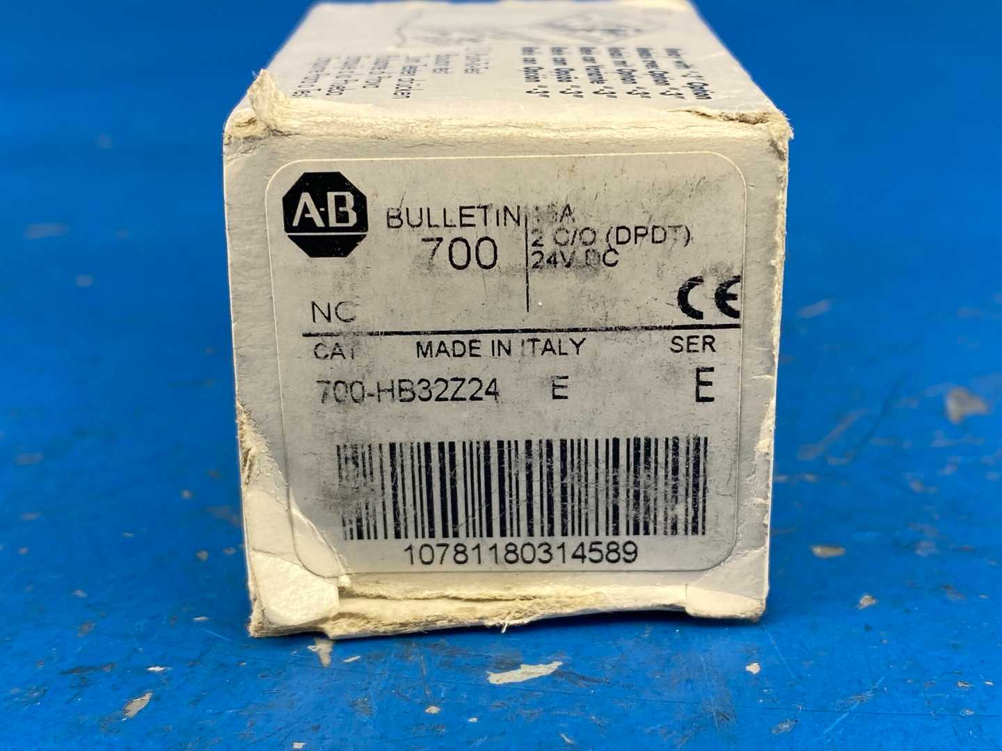 Allen-Bradley 700-HB32Z24 Square Base Relay 15A 24V DC Series E 