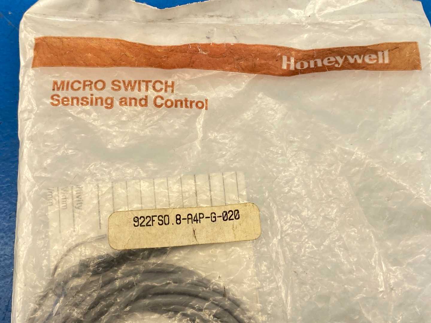 Honeywell 922FS0.8-A4P-G-020 Inductive Proximity Sensor