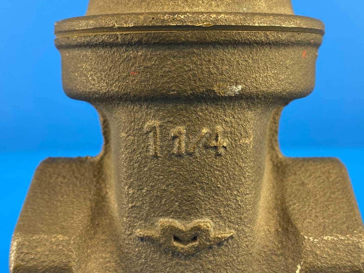 Milwaukee Valve Fig. 105, 1-1/4" Bronze Gate Valve 125 S.W.P, 200 W.O.G.