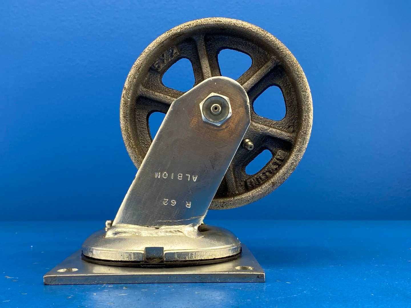 Albion 62CA05201S, 5" x 2" Swivel Caster w/ Iron Cast Wheel No Brake (L-62)