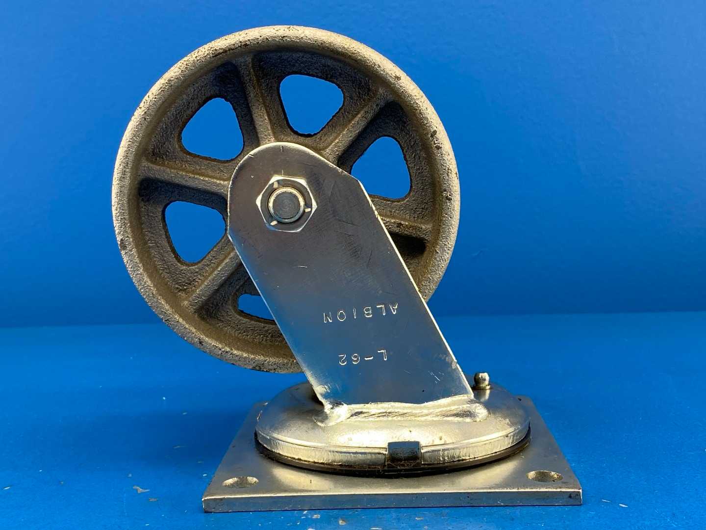Albion 62CA05201S, 5" x 2" Swivel Caster w/ Iron Cast Wheel No Brake (L-62)
