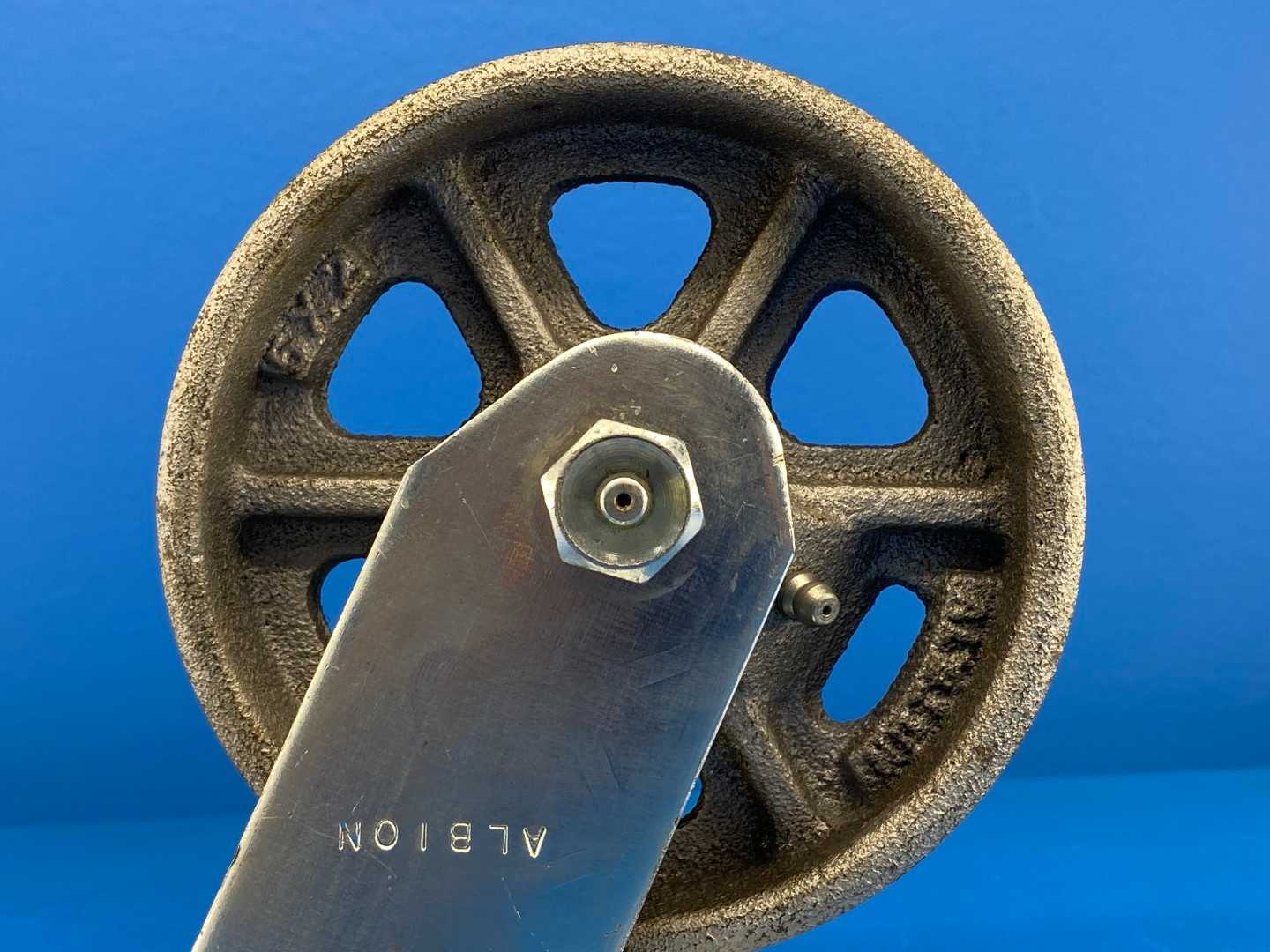 Albion 62CA05201S, 5" x 2" Swivel Caster w/ Iron Cast Wheel No Brake (L-62)