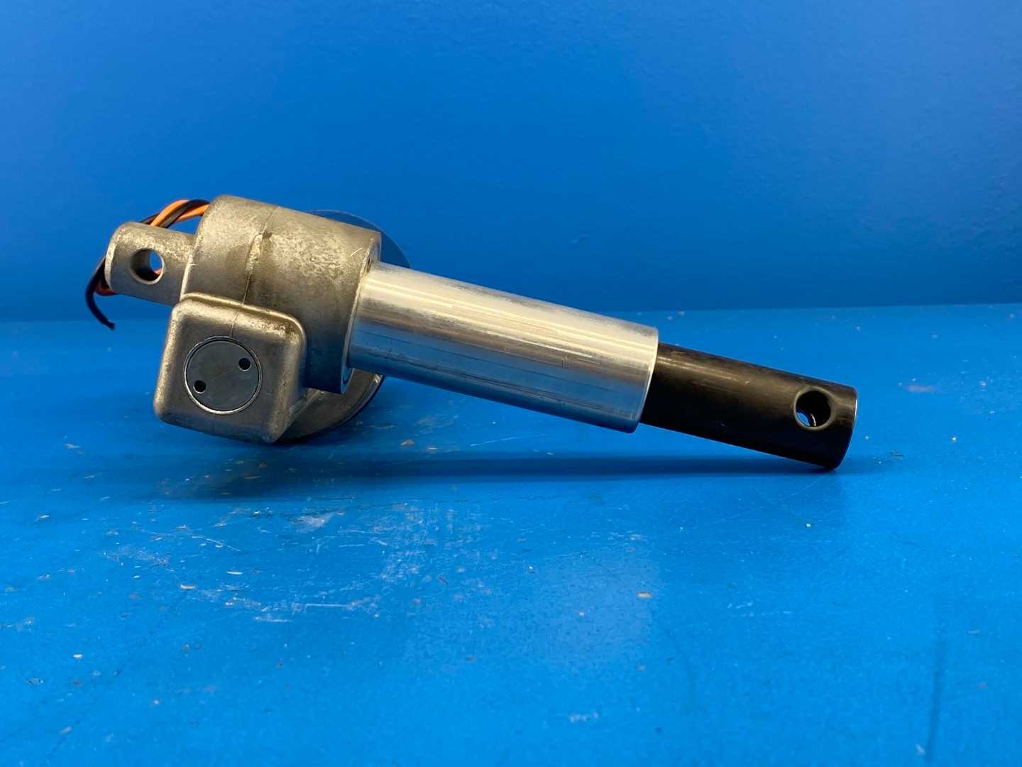 Motion Systems 73462 DC Gearmotor PJ26026Q with Actuator Output Shaft 12VDC 3000RPM