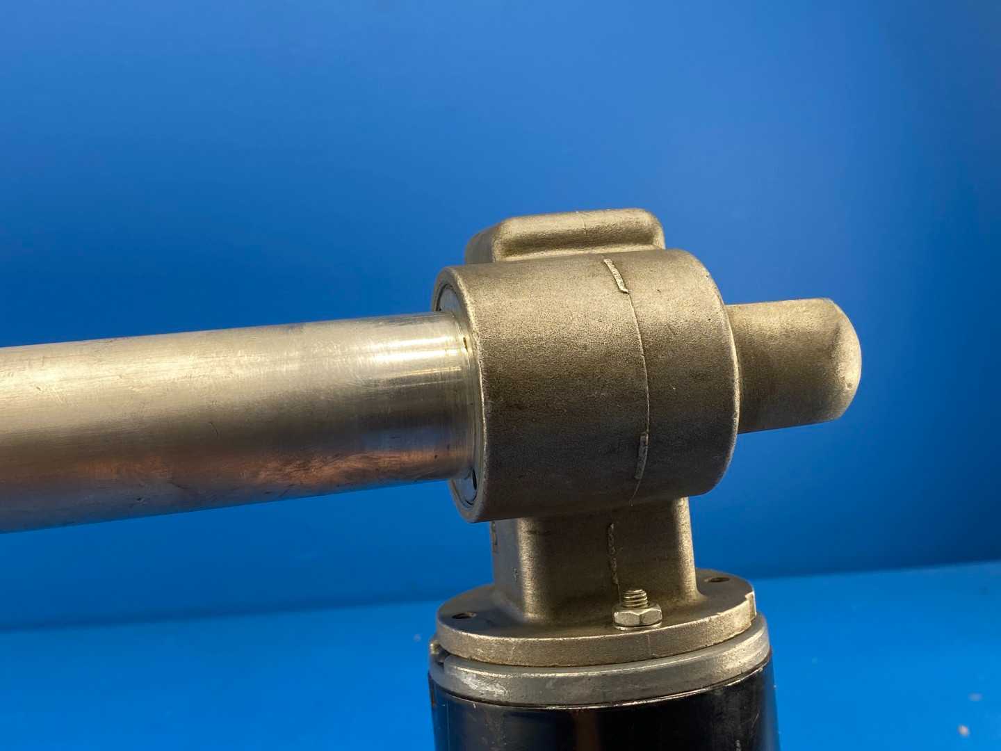 Motion Systems 73464 DC Gearmotor PV2616R with Actuator Output Shaft 24VDC 3000RPM