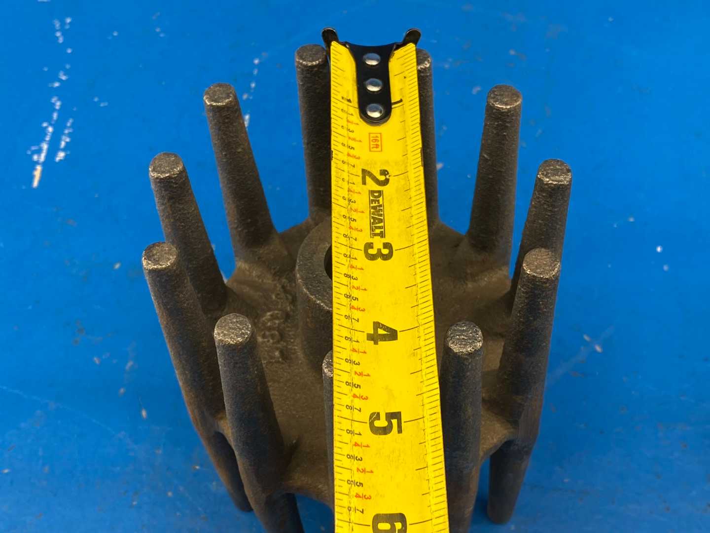 4-3/4"" x 6-78" Cast Iron Crowned Wing Conveyor Pulley, 11-Wing, 7/8" Straight Bore