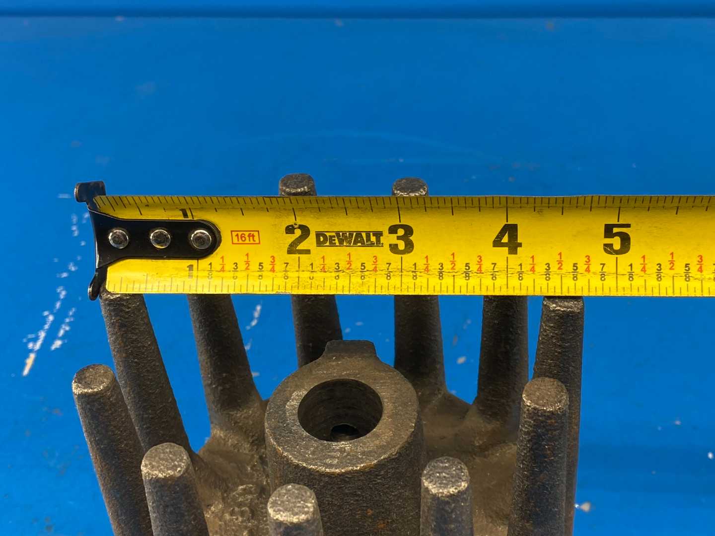 4-3/4"" x 6-78" Cast Iron Crowned Wing Conveyor Pulley, 11-Wing, 7/8" Straight Bore