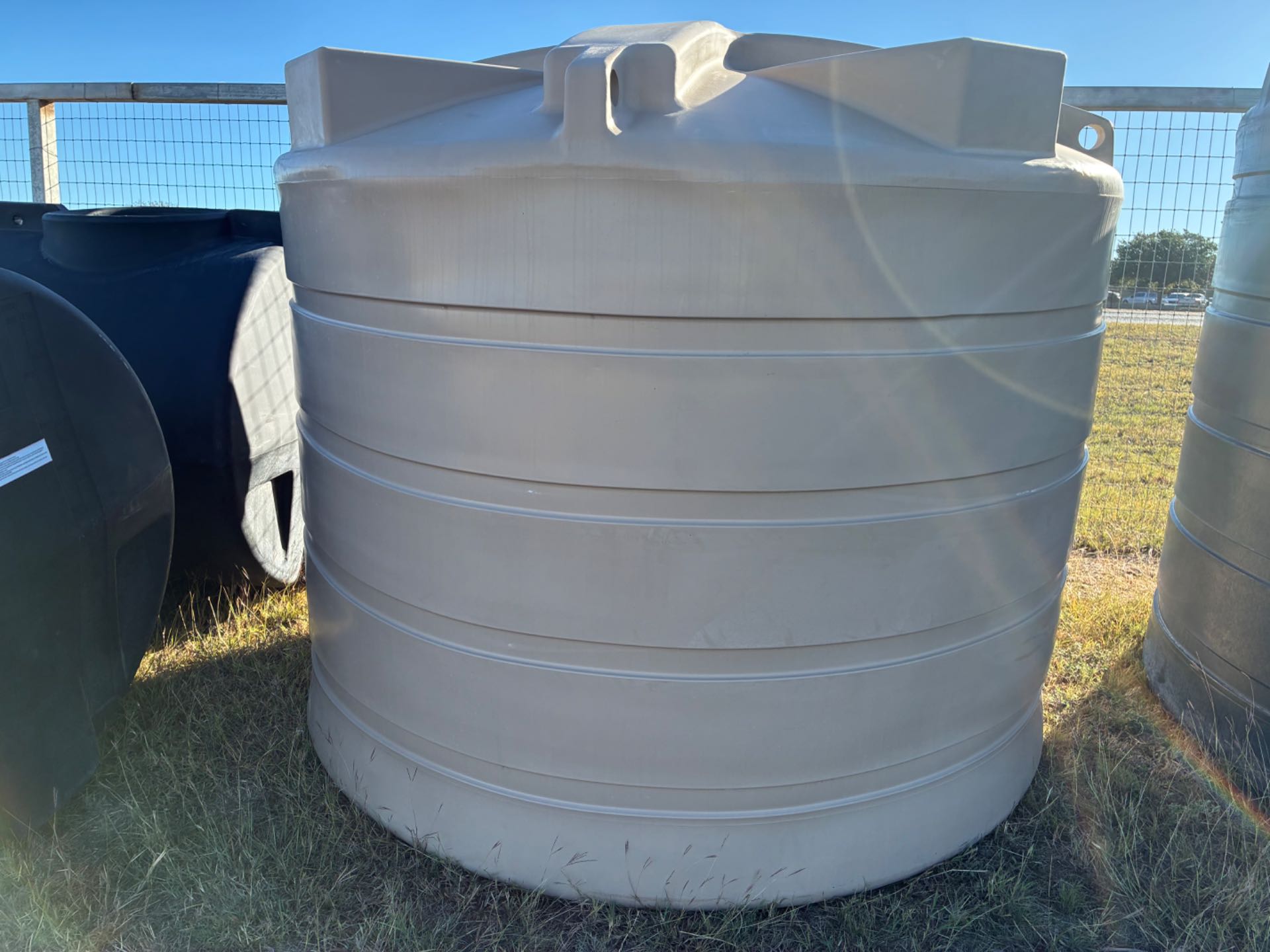 1,350 Gallon Flat Bottom Storage Tank - Tan