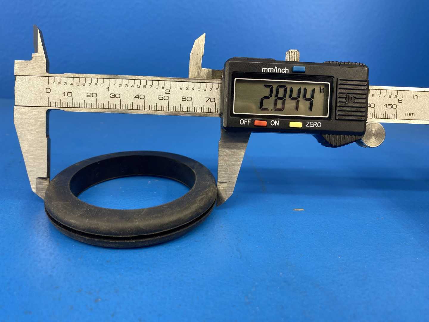 Rubber Grommet Lot of Approximately 500 Pieces 2.84" OD x 2.15" ID x 0.44" Thick 0.38" Groove, 0.12" Lip