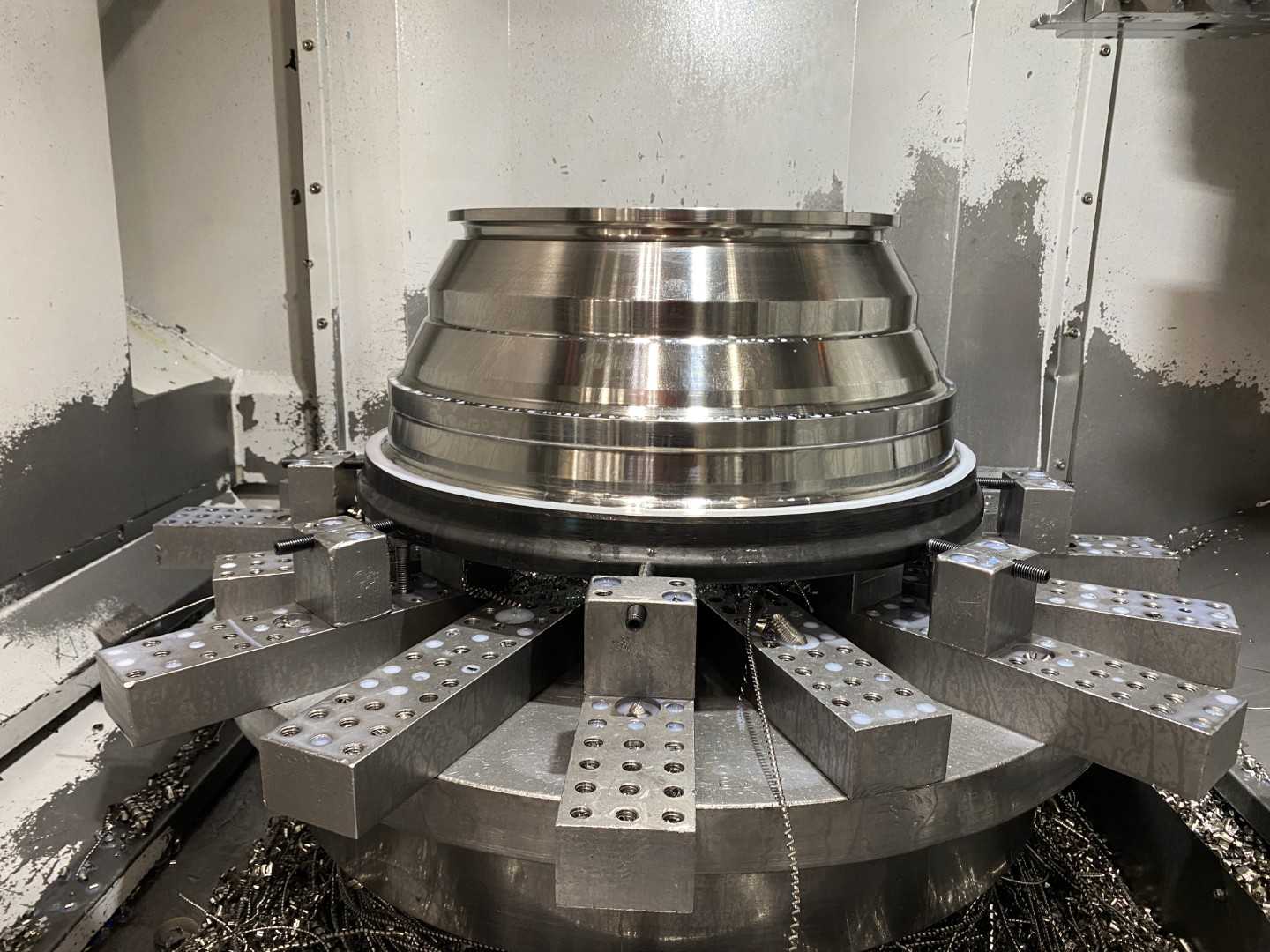 Honor Seiki VL-86C CNC Vertical Turning Center Fanuc 0i-TF, 15,585 Hours, 2016, 32" Table, 37.4" Swing, 37.4" Turn Dia, 25.5" Turn Height, 12-Station Turret, 70 kVA